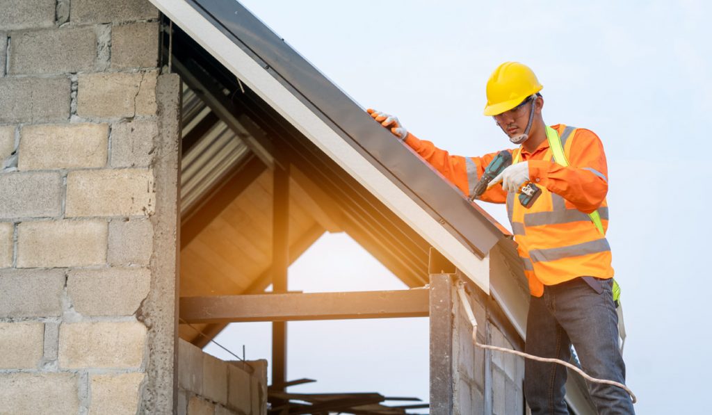 Tips to Find Reliable Roofing Contractors and Make the Most Out of the Service