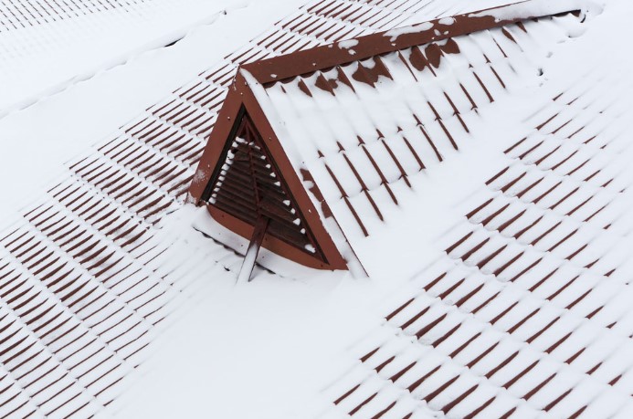What to Consider Before Installing a Roof Snow Alarm System