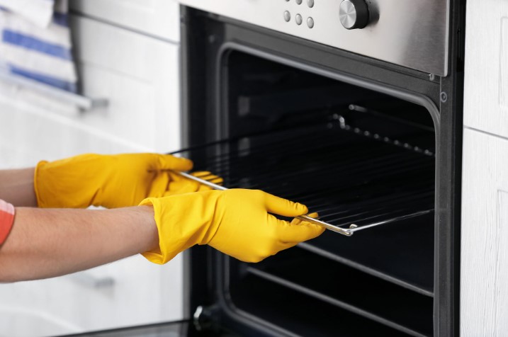 Mastering Oven Cleaning – Essential Steps to Maintain a Sparkling Appliance